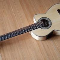 Chitarra classica crossover di liuteria