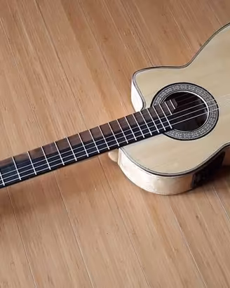 Chitarra classica crossover di liuteria