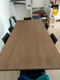 Tavolo da pranzo con sedie