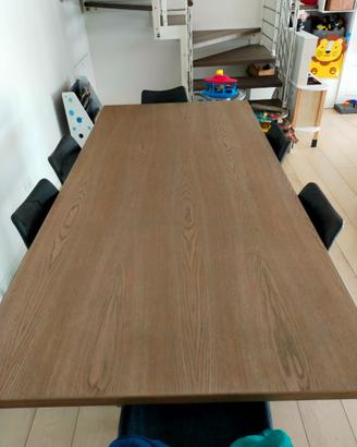 Tavolo da pranzo con sedie
