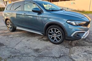 Fiat tipo cross sw hybrid 