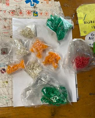 Lettere e numeri in plastica x listini in panno