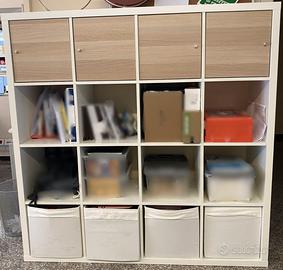 Mobile Ikea Kallax con antine in legno