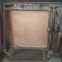 Macchina da cucire Necchi con mobile