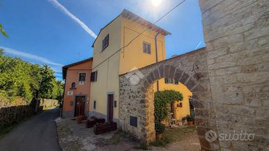 CASA SEMINDIPENDENTE A FIRENZE