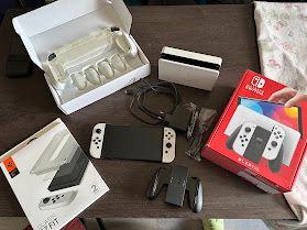 Nintendo Switch OLED bianca + custodia, grip