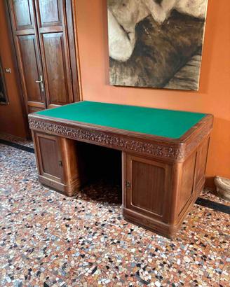Antica scrivania in legno