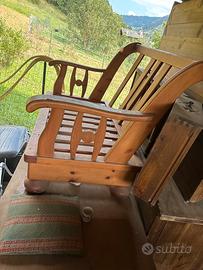Divano legno con cuscini
