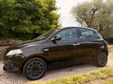 Lancia Ypsilon 1.2 GPL Ecochic Gold