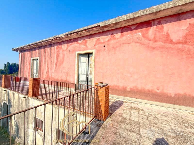 Mascali, Azienda agricola con rustici - Altro