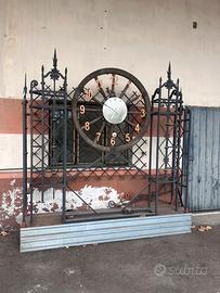 Orologio vintage con colonne