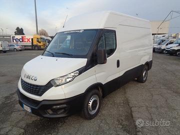 Iveco daily 35s12 furgone passo medio tetto alto
