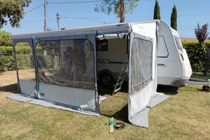 Roulotte Knaus Sport 4 posti con  Moover e veranda