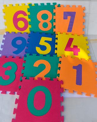 Tappeto puzzle quadrati numeri lettere
