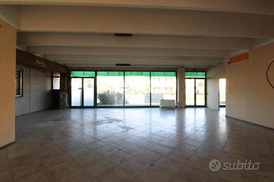 NEGOZIO A BERNAREGGIO