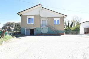 CASA INDIPENDENTE A BORGHI