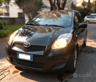 Toyota Yaris II 2009 5p 1.0 Sol