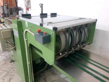 Macchina foratrice per rilegati con spirali