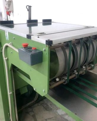 Macchina foratrice per rilegati con spirali