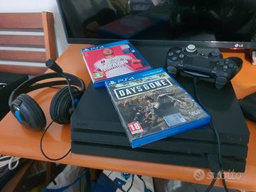 Playstation 4 + giochi + joystick + cuffie