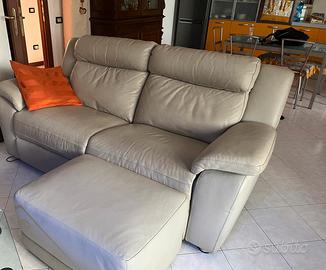 Divano poltronesafà in pelle con 2 relax +pouf