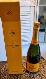 Champagne VEUVE CLIQUOT ed. 250 anni astucciato