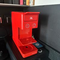 Macchina per caffe’ illy