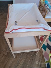 Fasciatoio Ikea e cuscino