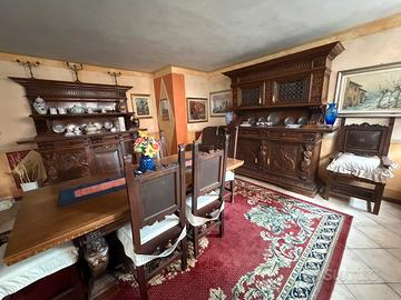 Tavolo con sedie,  2 credenze e scranio