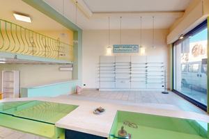 Locale commerciale bilivelli in centro