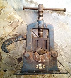 Morsa piegatubi Pionier Cosmos