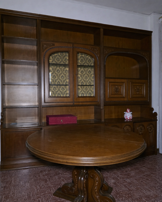 Mobile soggiorno con tavolo in legno