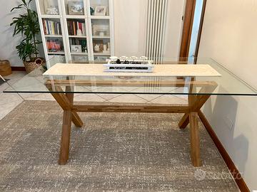 Tavolo in legno e vetro