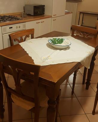  tavolo con 6 sedie