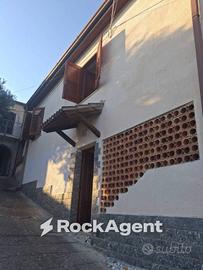 Casa indipendente di 90 m² con 2 locali e box auto