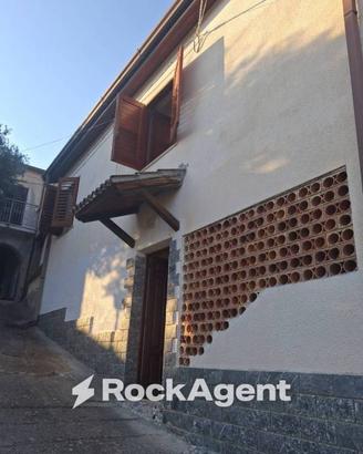 Casa indipendente di 90 m² con 2 locali e box auto