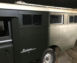 Auto d'epoca land rover