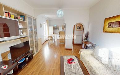 TRILOCALE RISTRUTTURATO CON BALCONE E POSTO AUTO C