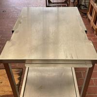 Tavolo con ruote completamente in acciaio