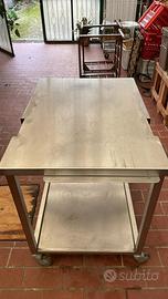 Tavolo con ruote completamente in acciaio