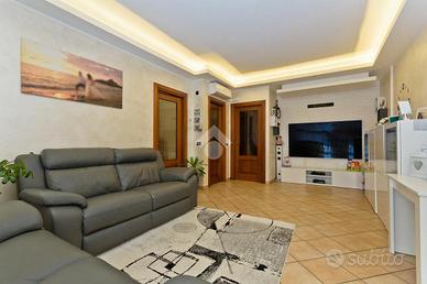 4 LOCALI A RIVA PRESSO CHIERI