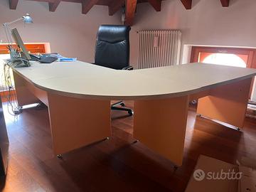 scrivania ufficio