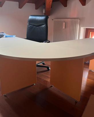 scrivania ufficio