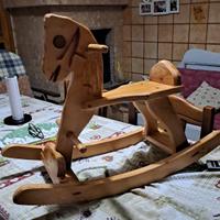 Cavallo a dondolo