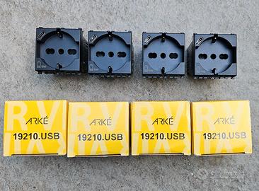 Vimar Arké 19210.USB – Presa Schuko + USB nera