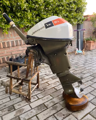 Motore JOHNSON 9 1/2 anno 1972 anche permuta