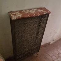 Copritermosifone in metallo decorato e base marmo