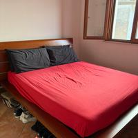 Letto matrimoniale completo di rete a doghe