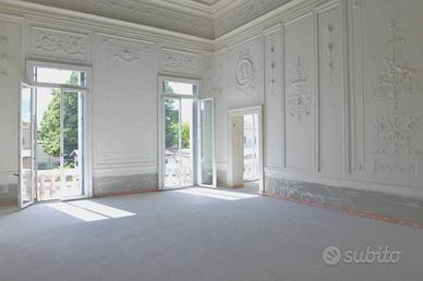 Appartamento di 230 m² con più di 5 locali a Vicen