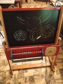 Lavagna e tavolino da disegno per bambini